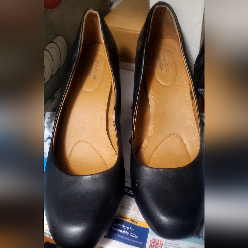 Jaclyn Smith Classic Black Women's Heels 9.5w 2 1/2 Inch. Barely Worn.